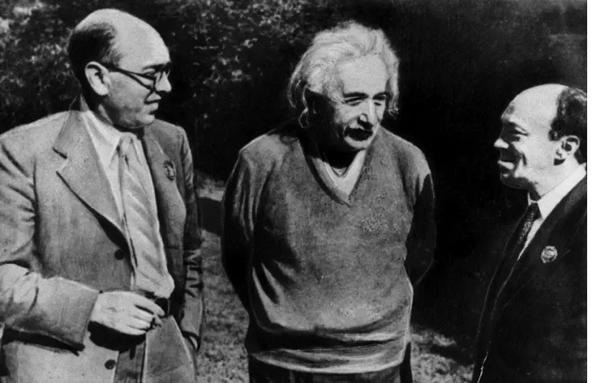Itzik Feffer, Albert Einstein and Solomon Mikhoels (1943)