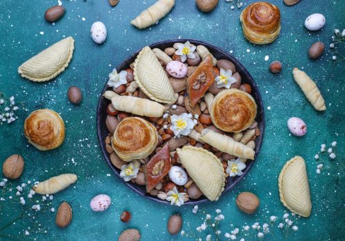 traditional-azerbaijan-holiday-novruz-cookies-baklavas-shakarburas-black-tray-plate-min